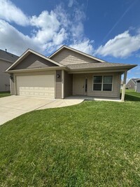 Building Photo - 3 Bedroom Single Family Home