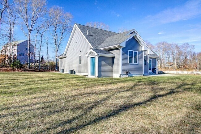 Building Photo - 304 Line Rd