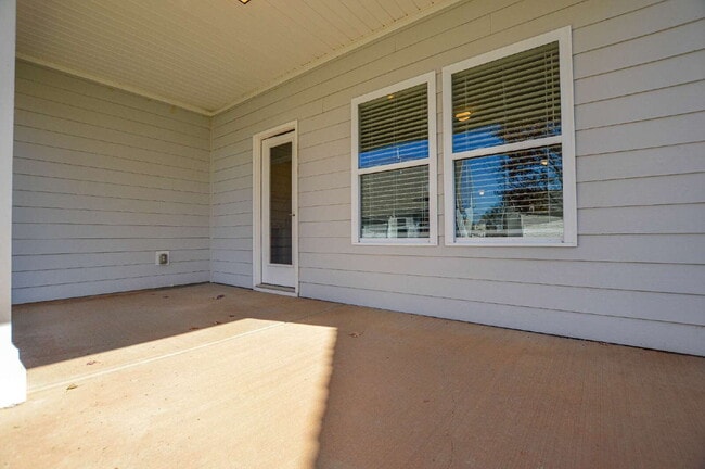 Building Photo - Modern Comfort, Flexible Living, Tailored for You 2 Bedrooms | 2 Bathrooms Edgewater| Lancaster, ...