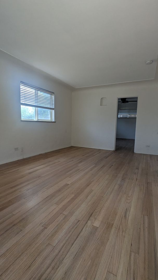 Building Photo - SUPER CUTE 1 BDRM IN DUPLEX HOME IN SLOAN'S LAKE AREA! GARAGE AND FENCED YARD!