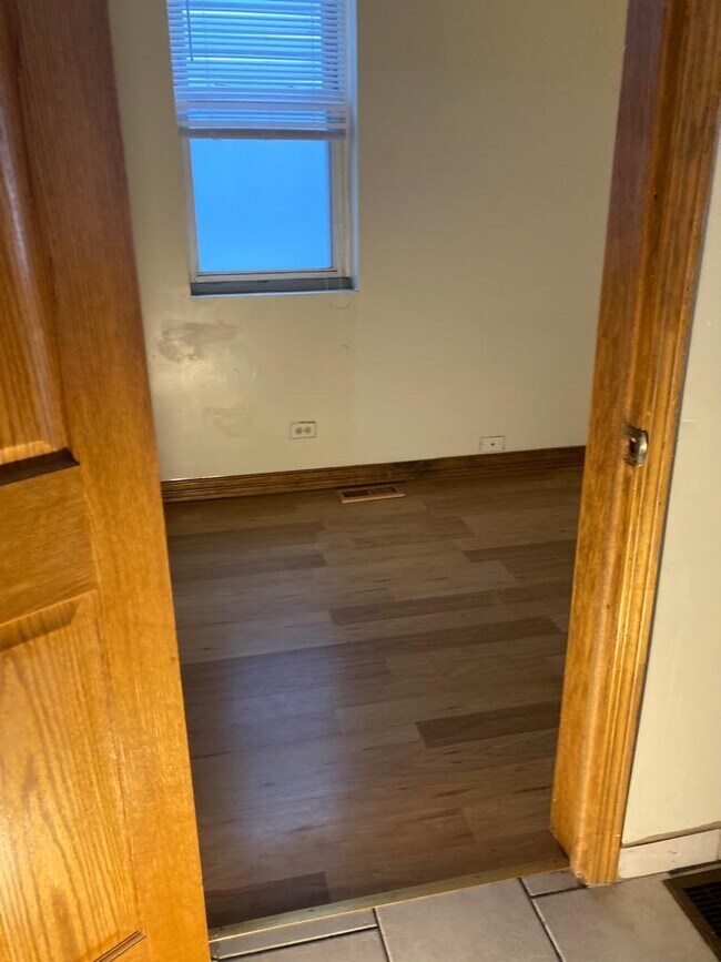 Room 1 - 2217 W 23rd Pl