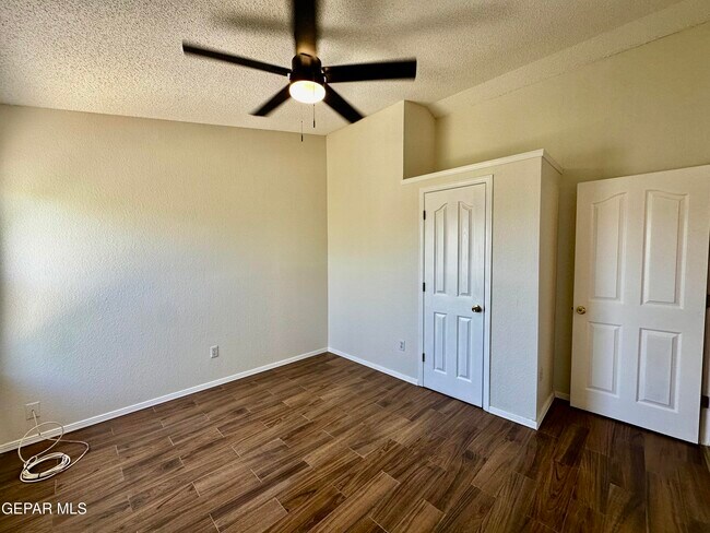 Building Photo - 12277 Red Sun Dr