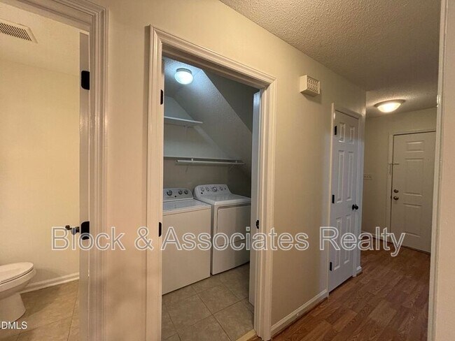 Building Photo - 728 Branniff Dr