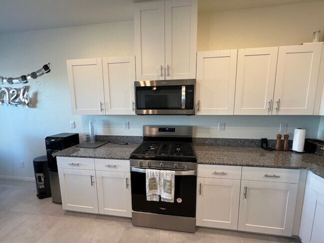 Building Photo - FULLY FURNISHED!!! beautiful 3 bedroom 2 and half bath home is located in the Symmetry Bay Cadenc...