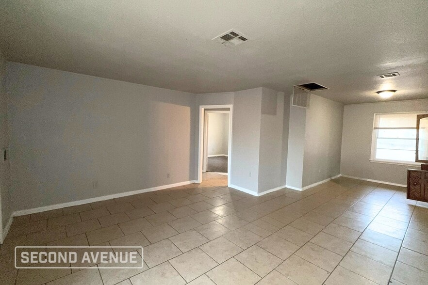 Building Photo - 1920 NE 29th St