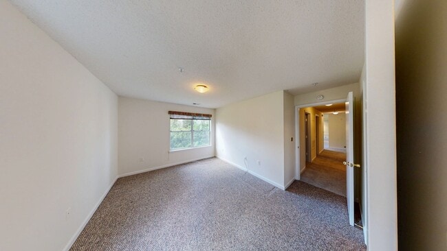 Building Photo - Ground Level 3 + 2 Spacious Updated condo