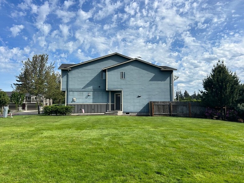 Building Photo - 845 NE 109th Ct