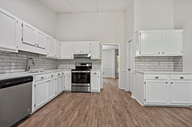 Building Photo - 9605 Leeswood Ln