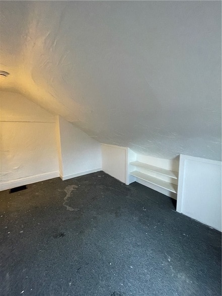 Building Photo - 128 S Spring Ave