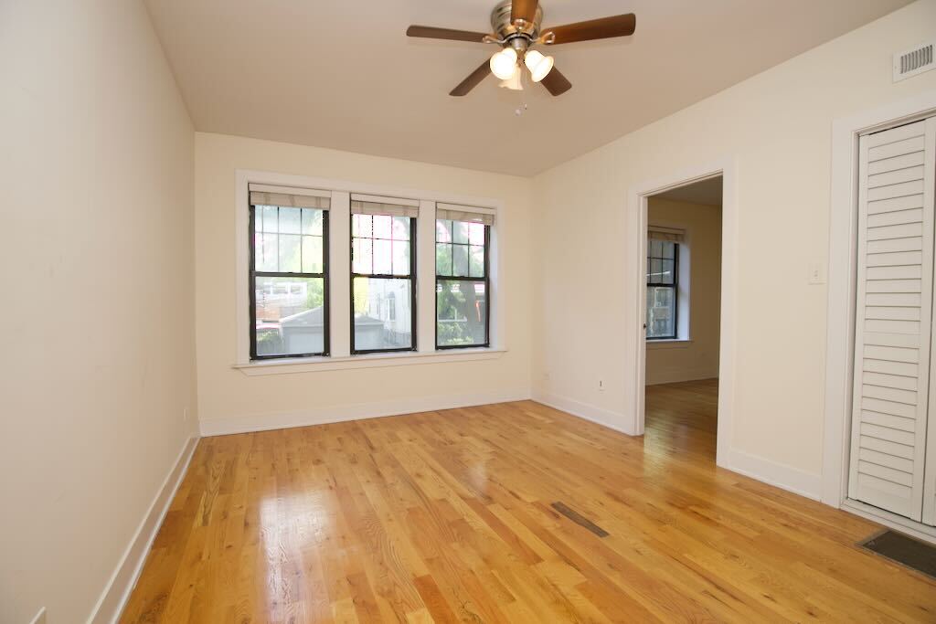 Building Photo - 1450 W Byron St