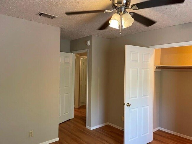Building Photo - 3306 Dunliegh Dr