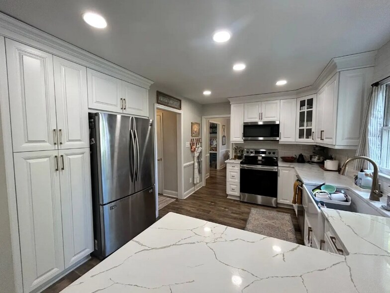 Building Photo - 10821 Sunset Hills Dr