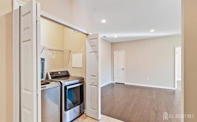 Building Photo - 944 Halifax Pl