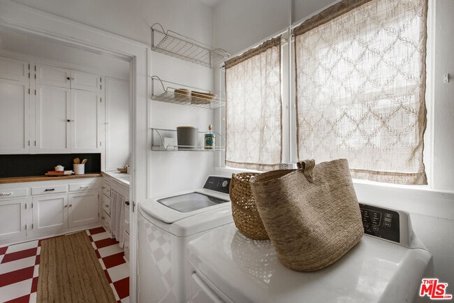 Building Photo - 4405 Clarissa Ave