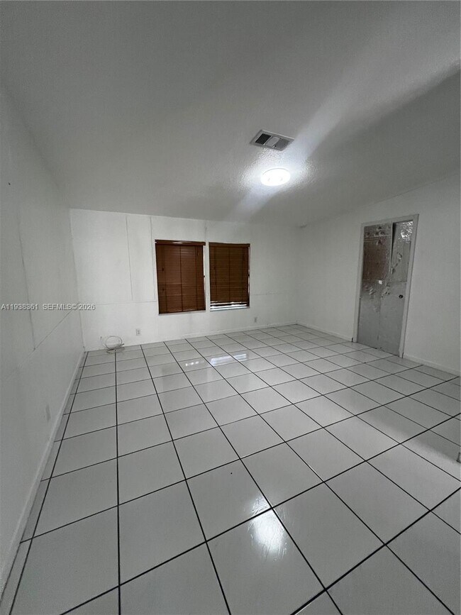 Building Photo - 19800 180