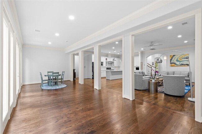 Building Photo - 6404 Community Dr