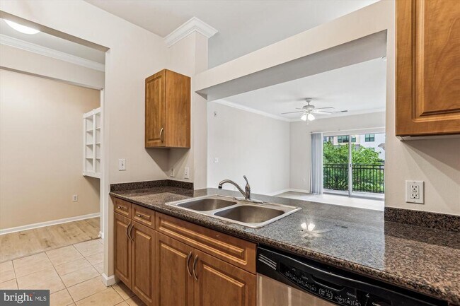 Building Photo - 12941 Centre Park Cir