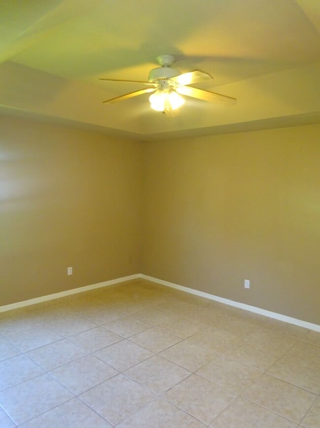 Building Photo - Spacious Home In South Pointe