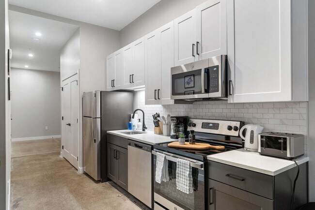 Building Photo - 205 W 4th St