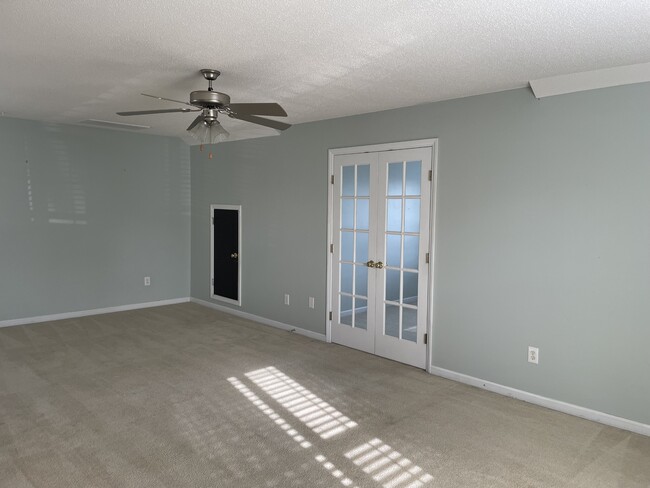 Building Photo - 346 Cresthaven Dr