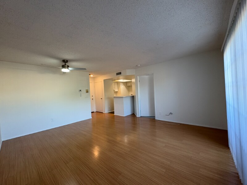 Building Photo - 6400 Kraft Ave