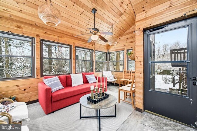 Building Photo - 903 Leverton Rd