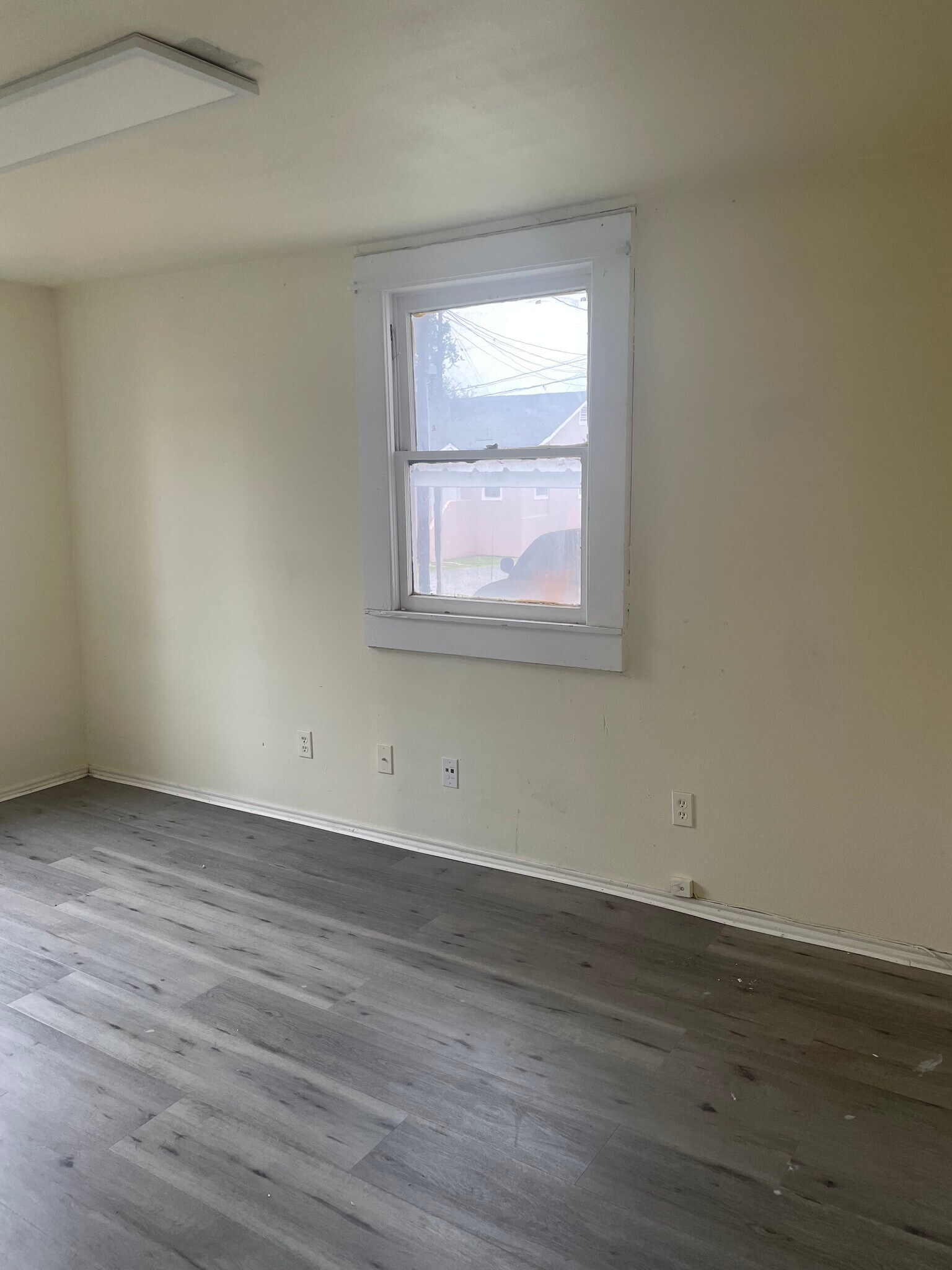 Building Photo - 446 S Texas Ave