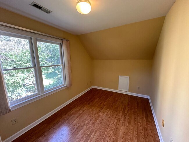 Building Photo - **West Durham 5bd / 3.5ba Oasis**