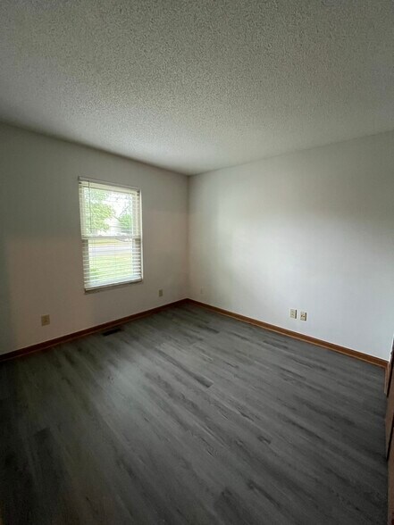 Building Photo - 5787 Nike Dr