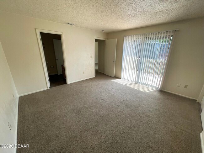 Building Photo - 75 Springwood Square