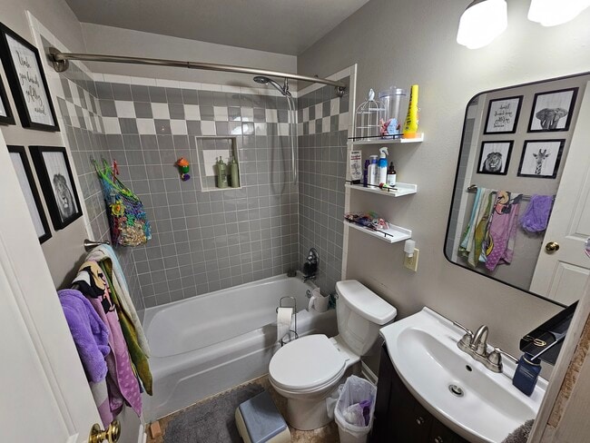 Building Photo - 175 Bluff View Dr