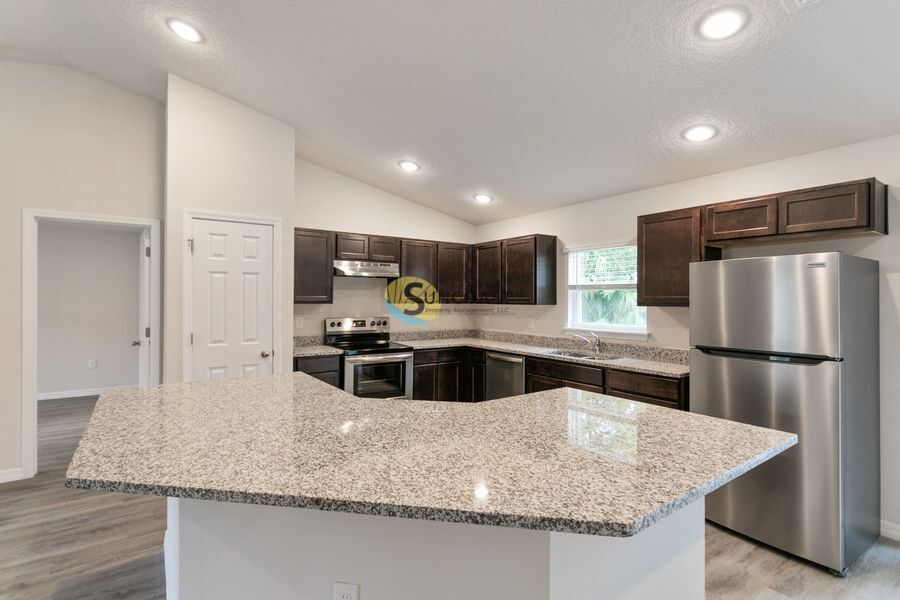 Building Photo - 20241 Peachland Blvd