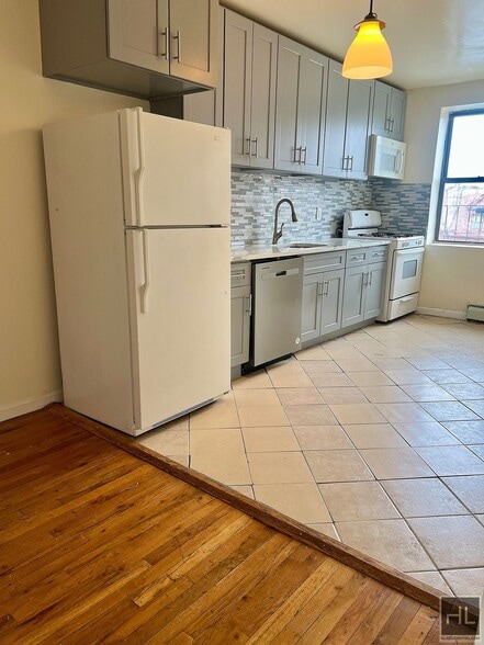 Building Photo - 4BR 1BA Historic Mixed Use Loft w/ Massive...