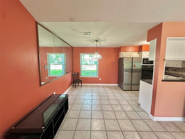 Building Photo - 1765 Hialeah Dr