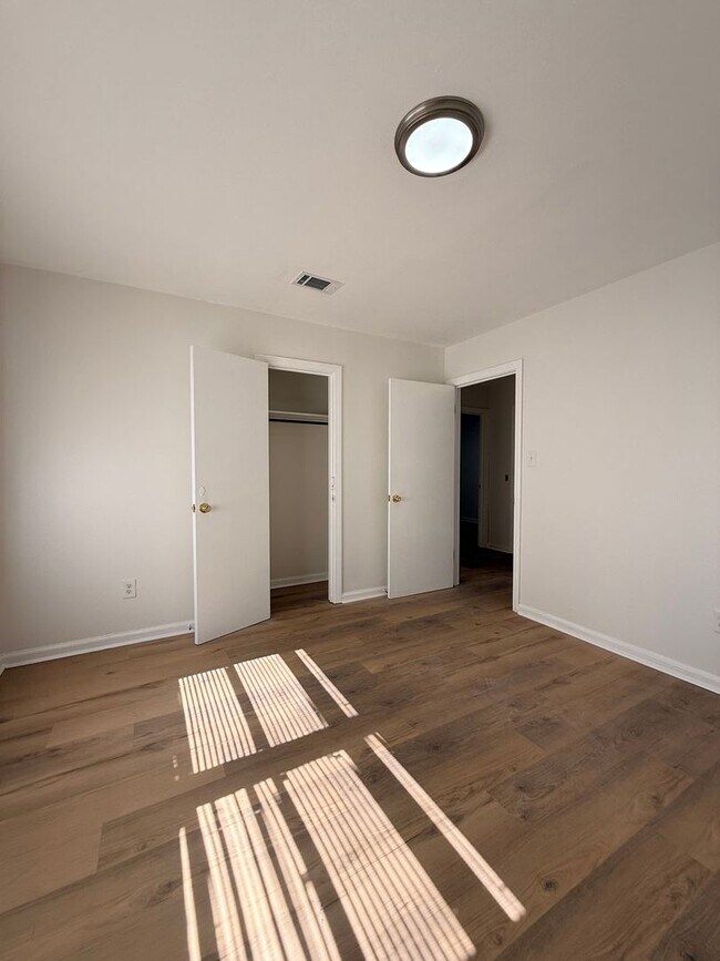 Building Photo - For Rent – Updated 3 Bed / 1 Bath Home