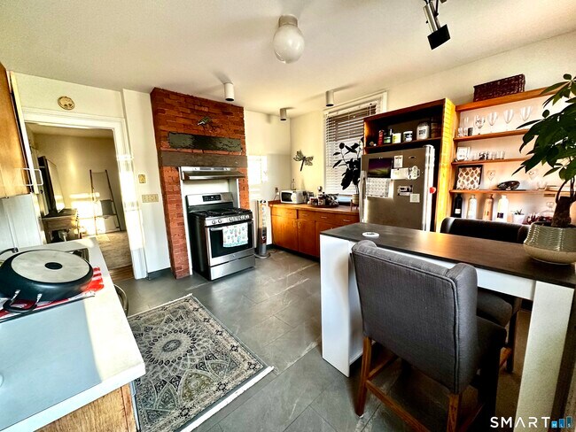 Building Photo - 95 Olive St