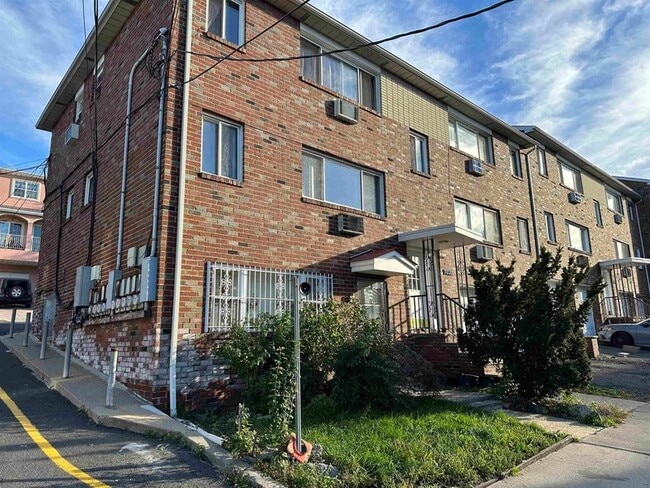 Building Photo - 7020 Cottage Ave