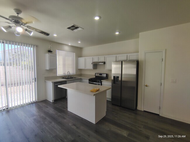 Building Photo - 5526 Cresent Valley St