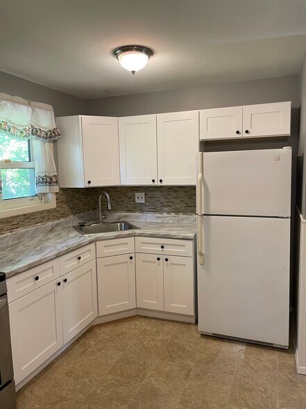 Building Photo - 1371 Cove Ln