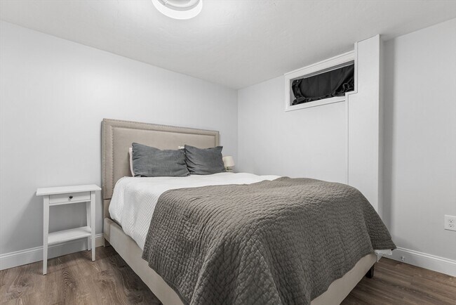 Building Photo - 142 Franklin St