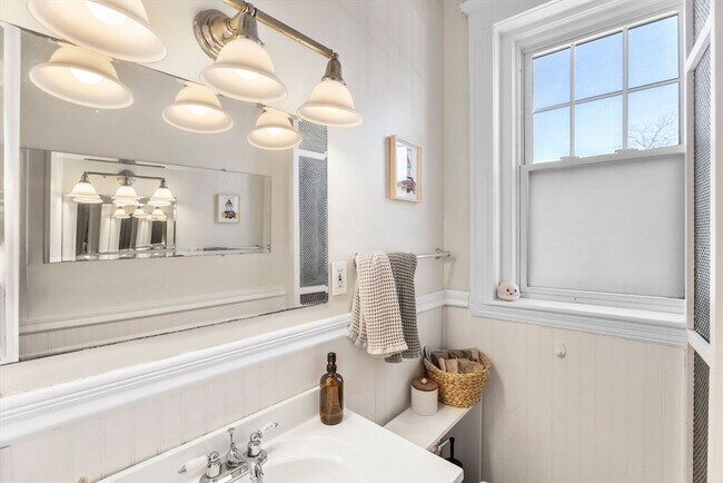 Building Photo - 401 Washington St