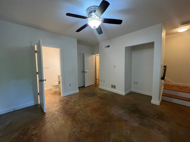Building Photo - West AVL Home!