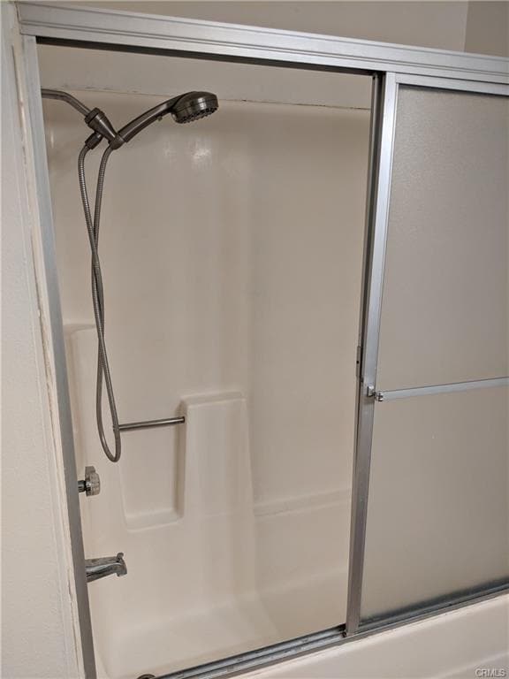 Building Photo - Updated 3br 2.5 bath near shopping & freeways