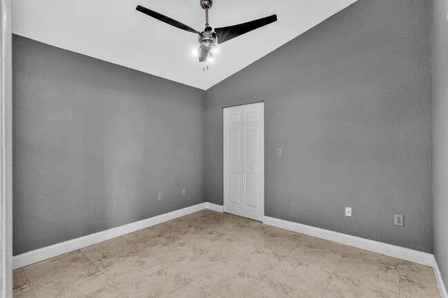 Building Photo - 2841 N Oakland Forest Dr