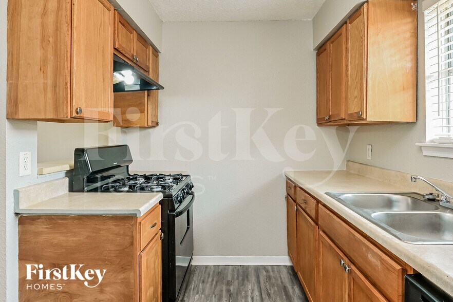 Building Photo - 4927 Kilkenny Dr