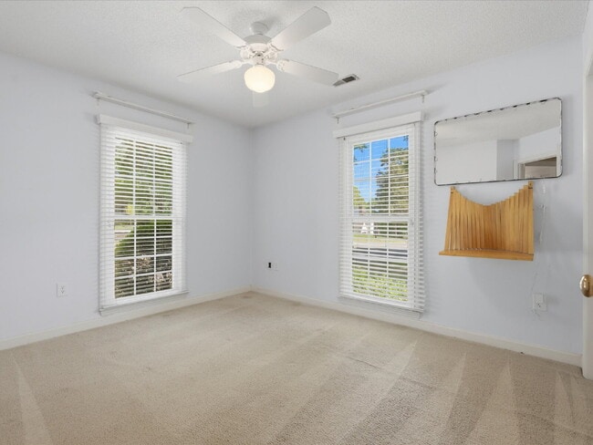 Building Photo - 9437 Fairmead Dr