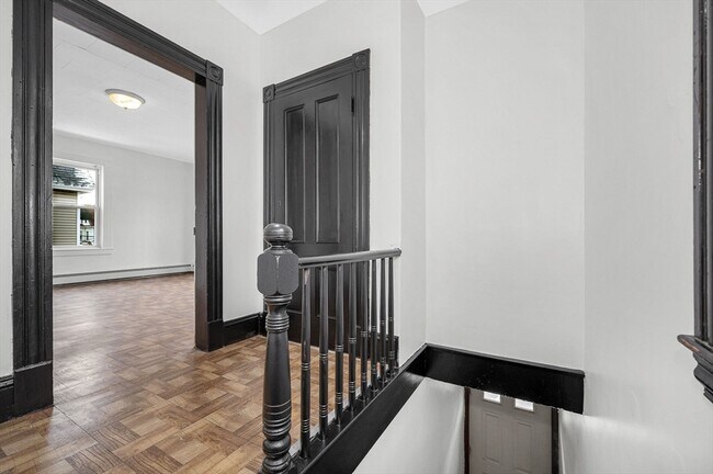 Building Photo - 220 Concord St