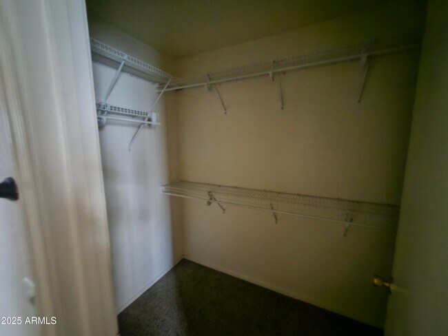 Building Photo - 842 E Impreria St