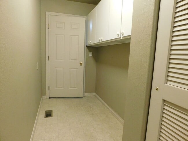 Building Photo - Close to St Mary's/CMU