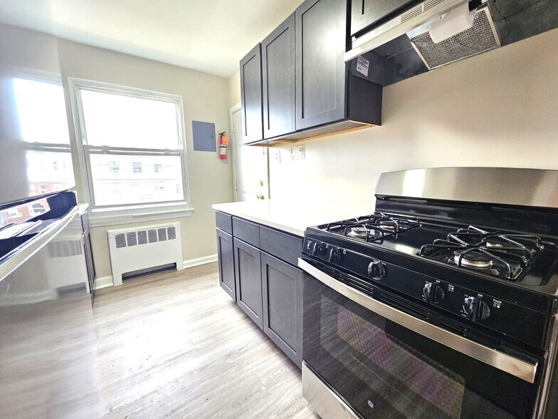 Building Photo - 1001 S Main St